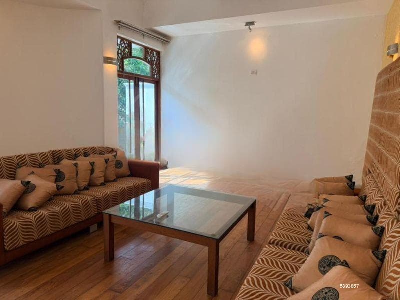 Building for rent in Nawala