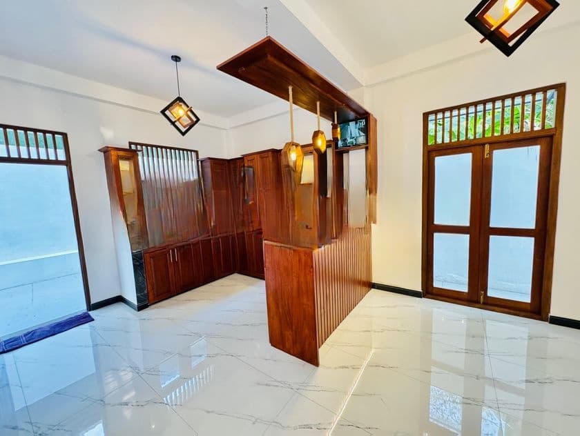 අලුත්ම දෙමහල් නිවස ඇරැව්වල