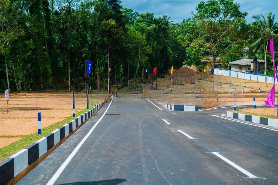 Land for Sale at Athurugiriya- Easy Access to Highway Entrance