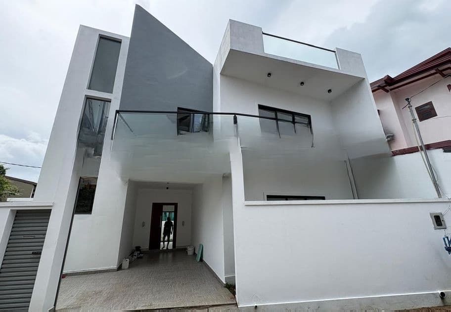 Modern Luxury House for Sale in Athurugiriya