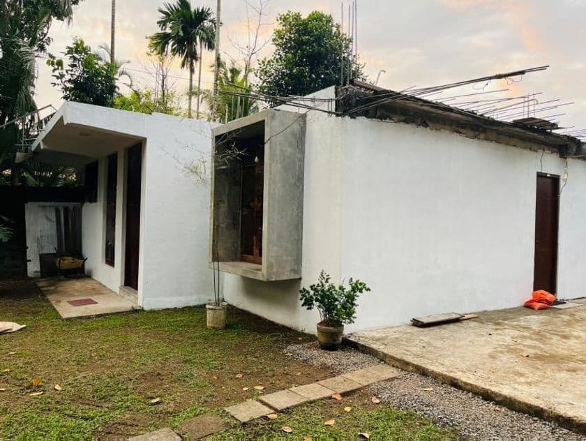පිළියන්දලින් පර්චස් 19 ක ඉඩම සමඟ නිවස වහාම විකිණීමට
