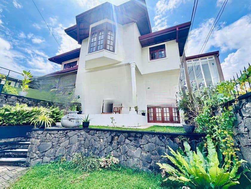 Architect-Designed Luxury Home with Annex – Dickland Gardens