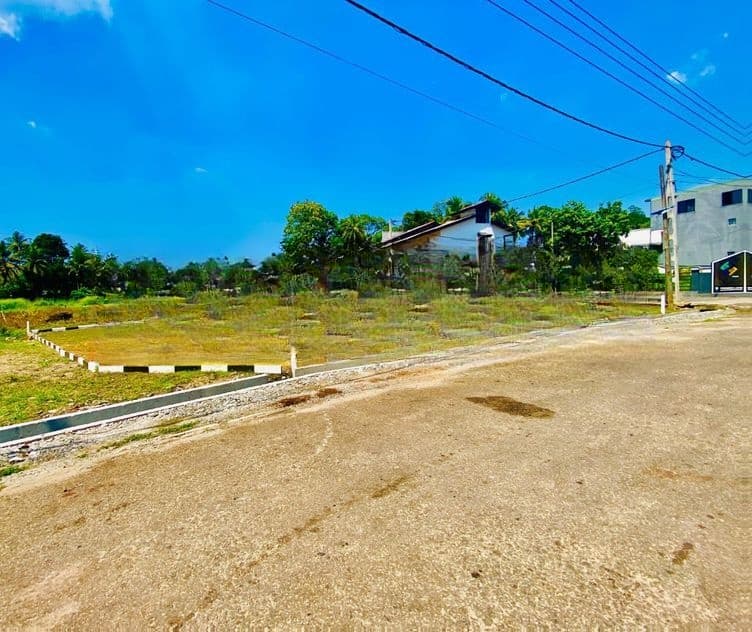අතුරුගිරිය අදිවේගී පිවිසුමට ලගින් (300M) බිම් කොටස් විකිනීමටM20