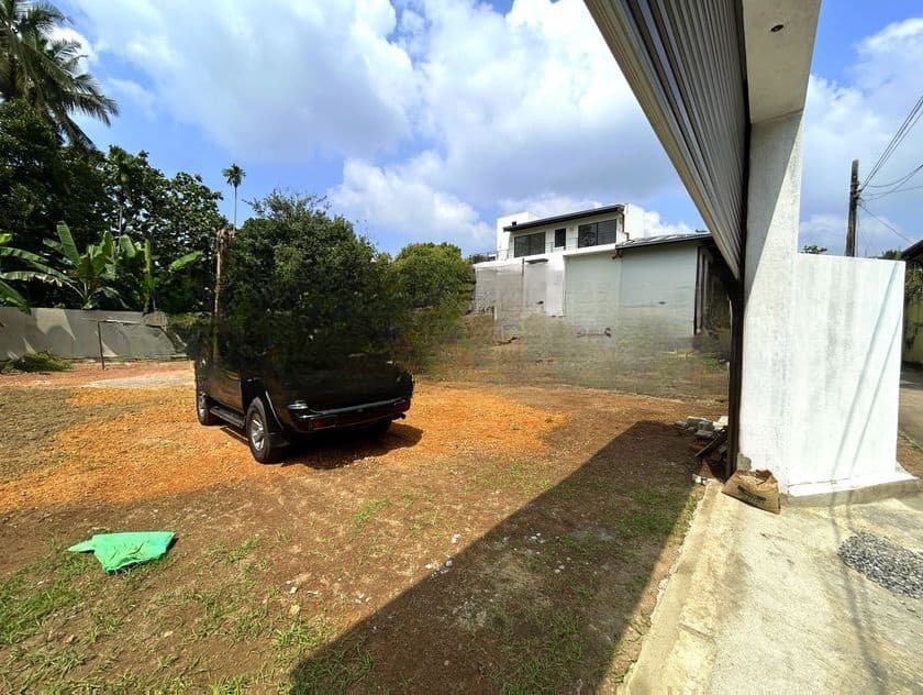 Bare Land For Sale in Boralesgamuwa Werahara - Parapet Walls Roller Gate
