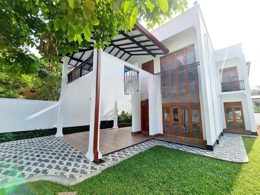 05BR Luxury 3 Story House For Sale In Piliyandala
