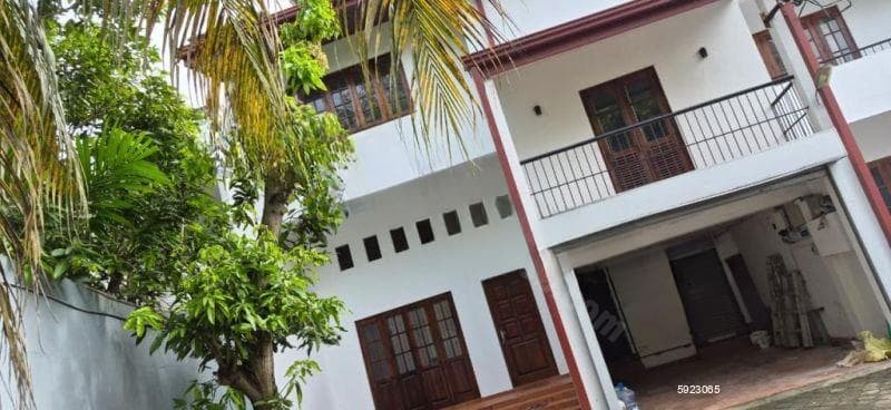 Spacious Semi-Furnished House for Rent – Dehiwala