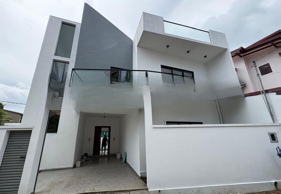 Elegant Luxury House for Sale in Athurugiriya