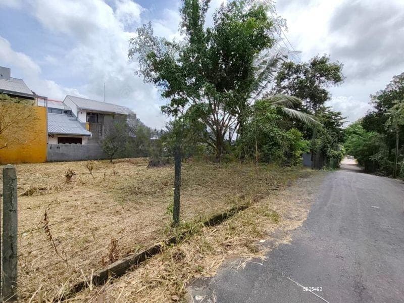 BARE LAND IN THALAWATHUGODA HOKANDARA ROAD SAMAGI MAWATHA 11.90 Perch.