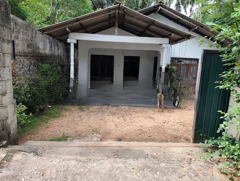 House For Sale in Minuwangoda Weyangoda Rd