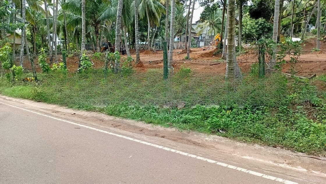 ඉඩමක් කදාන නගරයෙන්