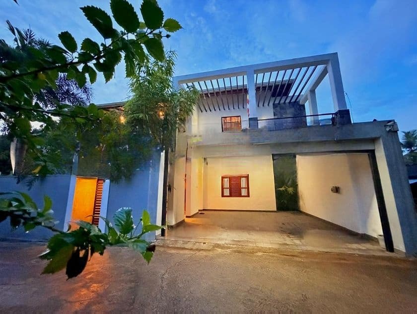 Super Luxury House for Sale – Talawatugoda