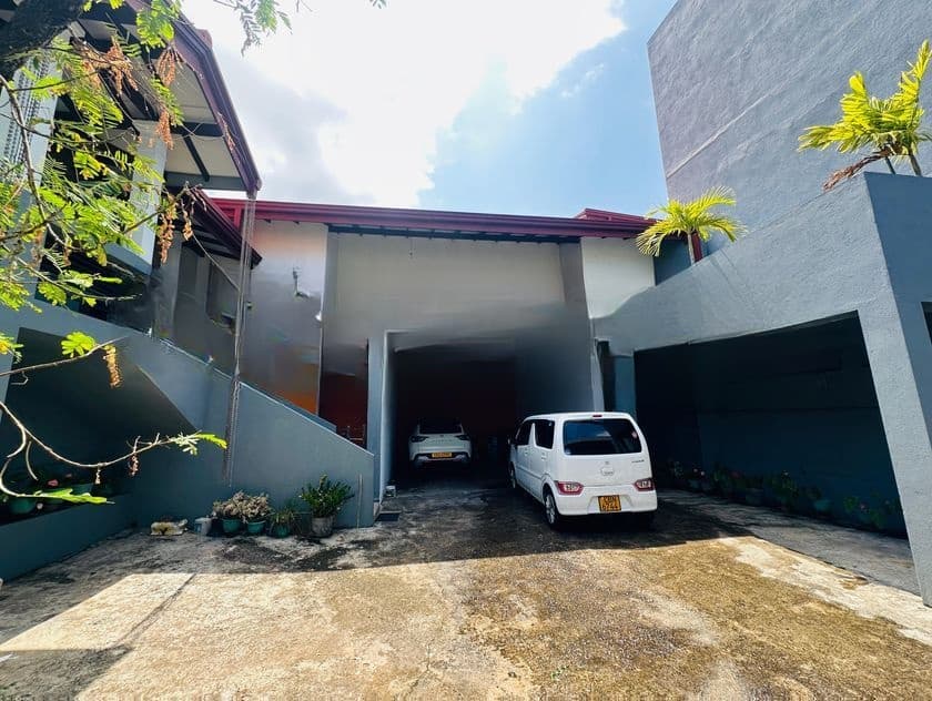 (AF194) 03 Storey House with 22 P Sale Nugegoda