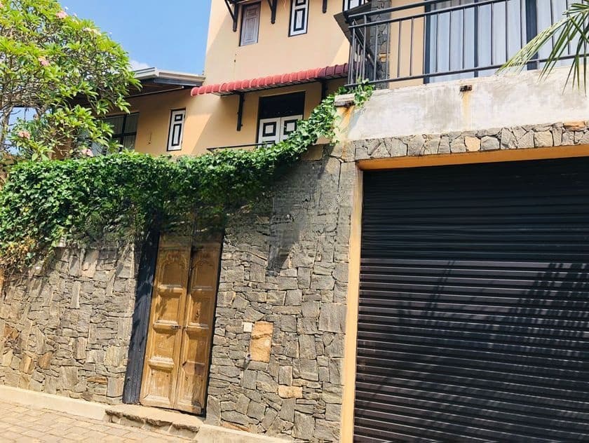 Modern House with A Touch of Vintage Koralawella