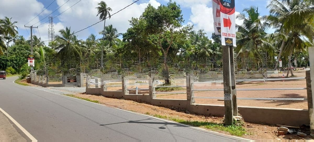 Land for Sale in Kandana Facing to Ganemulla Bus route 276/376