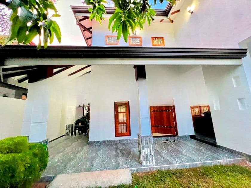 Upstairs Beautiful Big Living Area With Nice House For Sale In Negombo