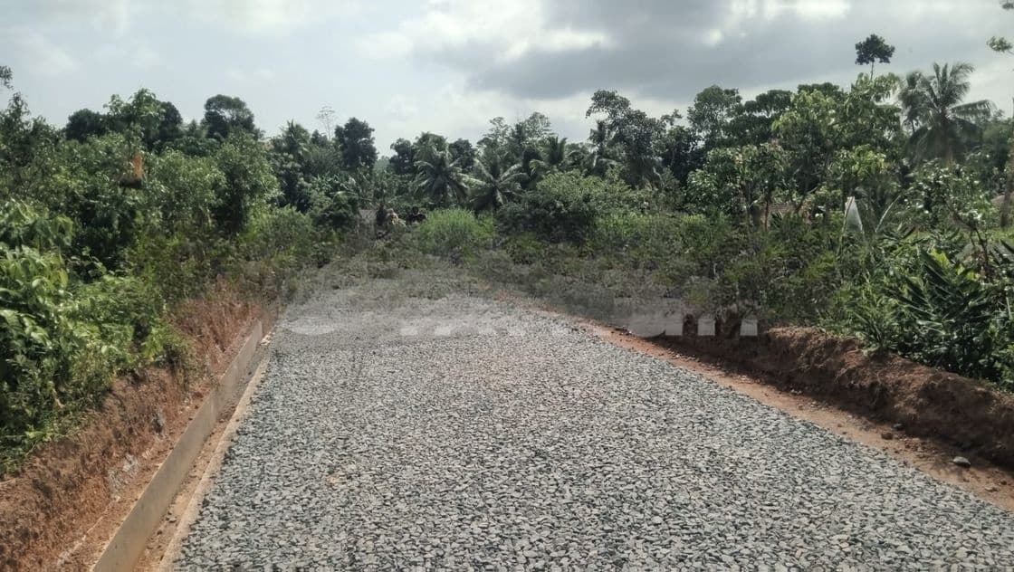 අලුත්වල මීඩියාගොඩ පුධාන පාරට මුහුණලා