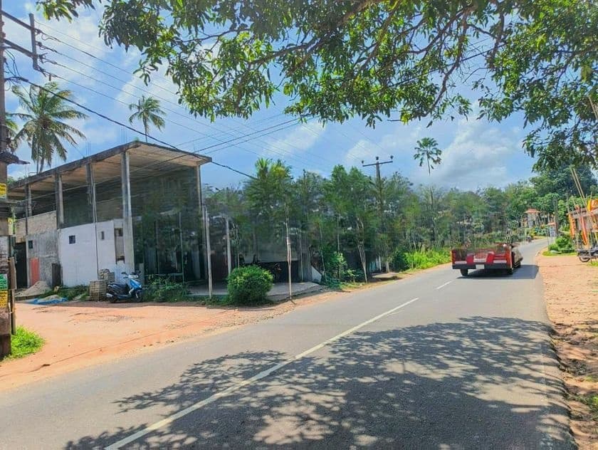 ප්රධාන මාර්ගයට 500m දෙවලපොළ පංසල් හංදියෙන් බිම් කොටසක් SA 14616