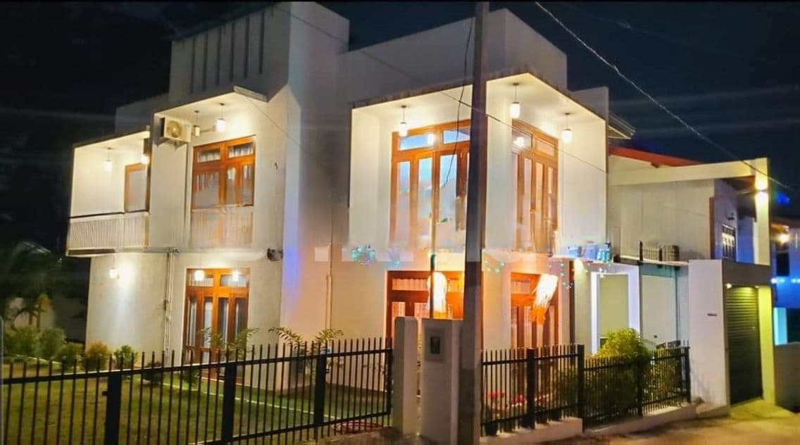 13 Perches - Luxury House For Sale in Mattegoda