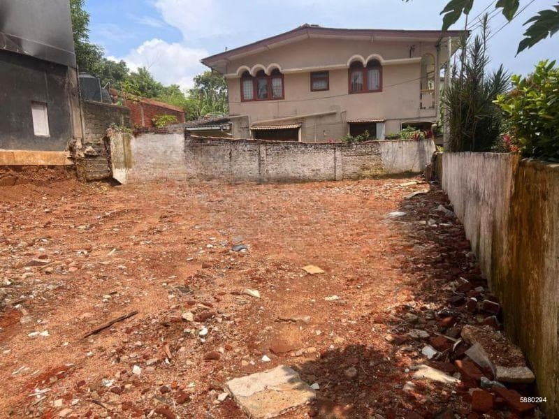 13 Perch Land with Old house for Sale in Mount Lavinia, S1861