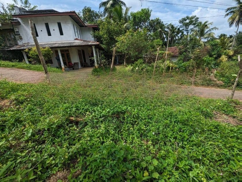ඌරාපොල ජාතික පාසලට ලගින් ඉඩමක් විකිණීමට