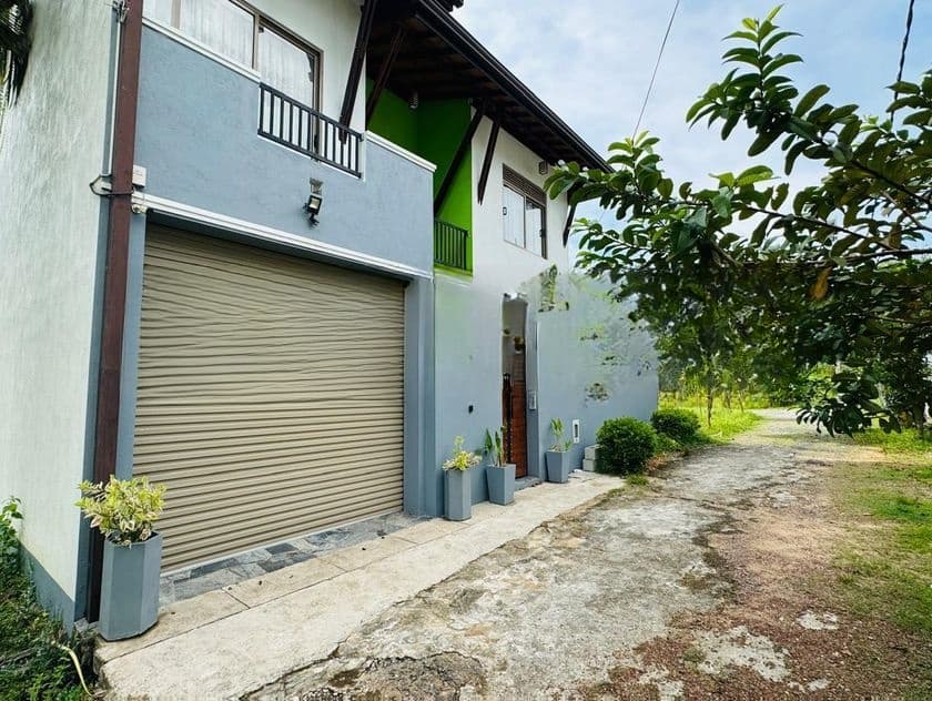 super luxury New solid Modern House-piliyandala