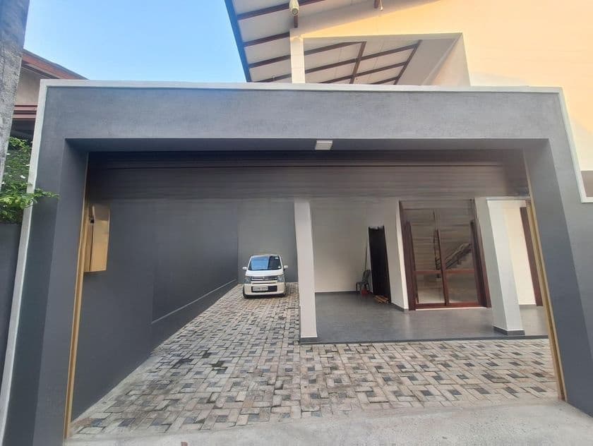 House for Sale in Thalawathugoda