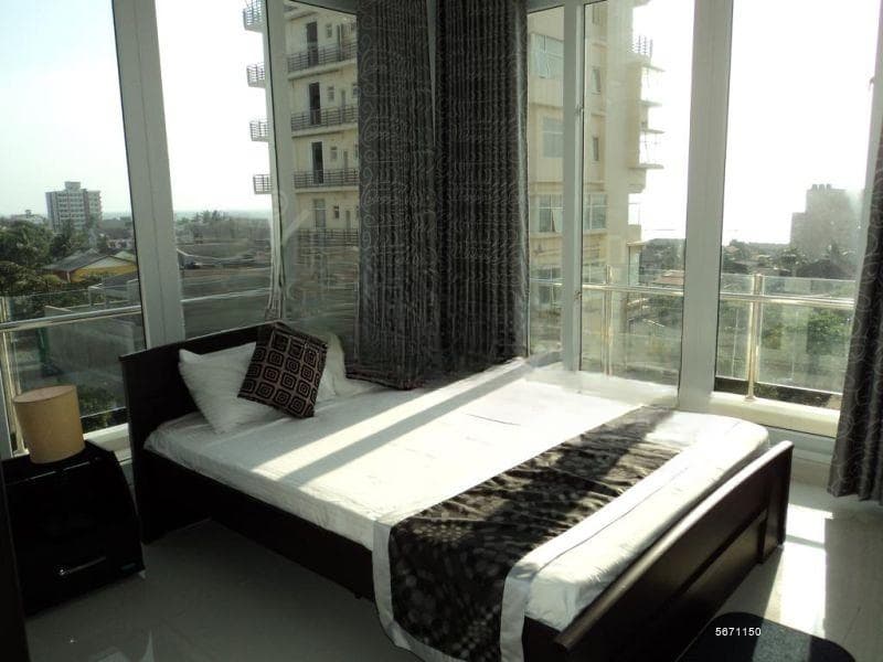 Short Term Holiday 4 Bedroom Furnished Apartment with Pool & Gym - Wellawatta