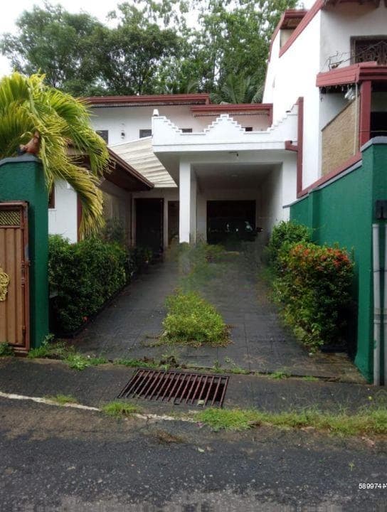 Piliyandala Polgasowita, School Lane 10.5 Perches of Land with a House for Sale