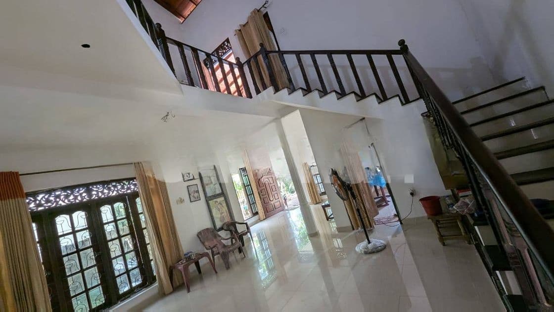 මුල්ලේරියාවෙන් අගනා දෙමහල් නිවසක්