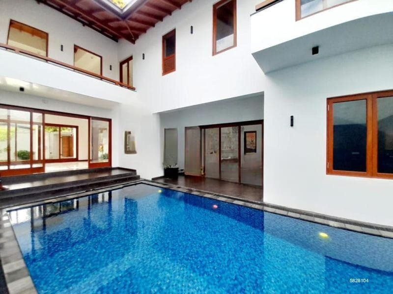 4 Bedroom Luxurious house for sale in Pita Kotte for Rs. 215 million (negotiable)