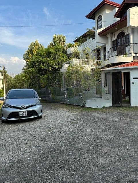 Super Three Storey House for Sale Baththaramulla Ds116