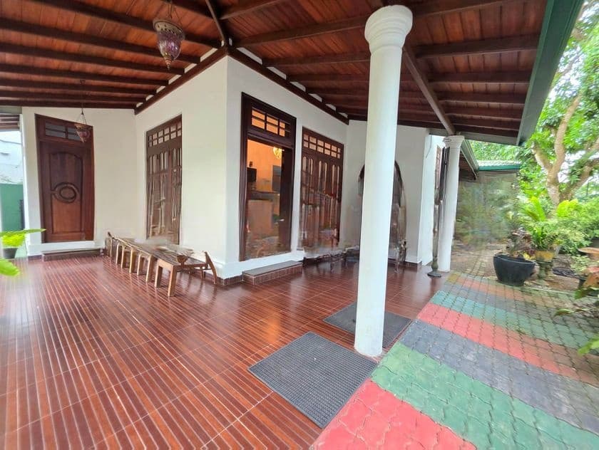 මත්තෙගොඩ පිහිටි පර්චස් 16.8 ක අලංකාර නිවස විකිනීමට