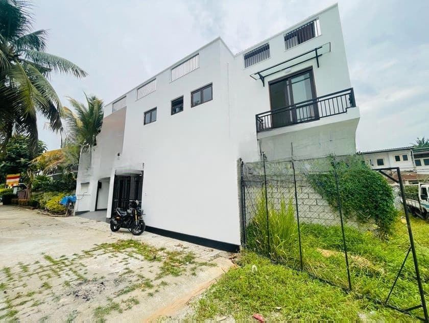 6,000 Sqft Brand New Home for Sale – Mount Lavinia