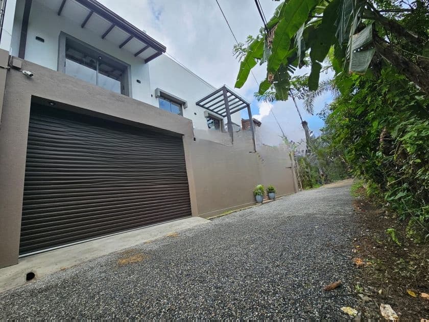 ARCHITECT DESIGNED MODERN TWO STOREY HOUSE FOR SALE IN KOTTAWA