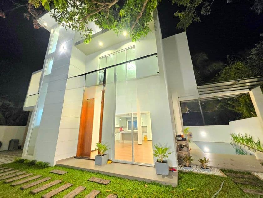 With Pool / Luxury House For Sale in Piliyandala