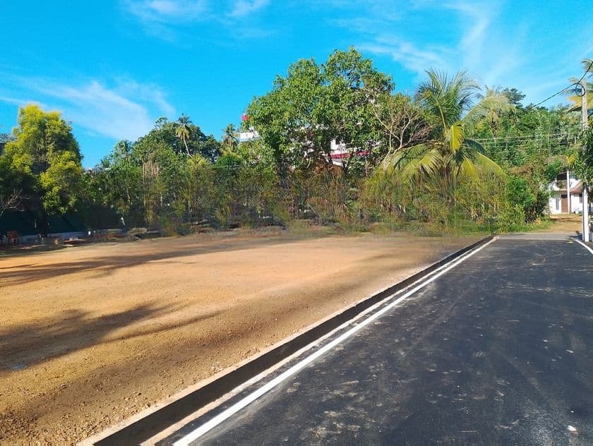 ගාල්ල බද්දේගම පාරෙන් බිම් කොටස්