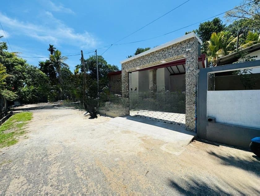 New Solid Modern Super 1 Storey House - Piliyandala