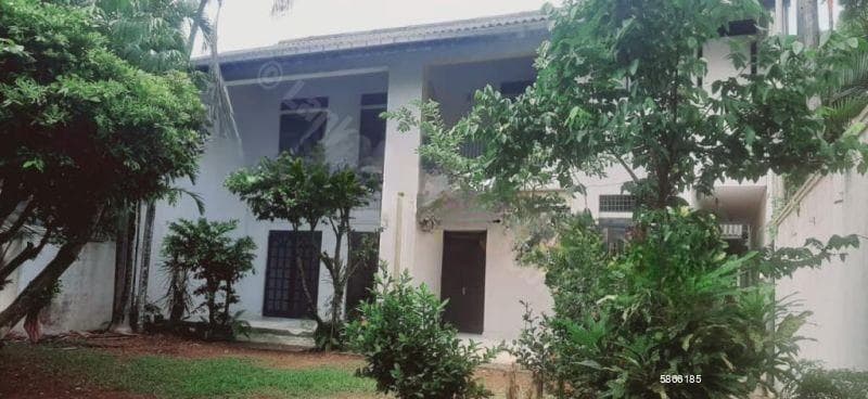 Nugegoda 02 Storied Old House on 26.5 Perches of Land for Sale