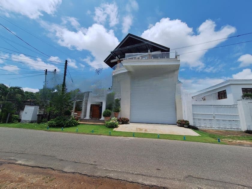 Brand New Super Luxury House For Sale in Battaramulla