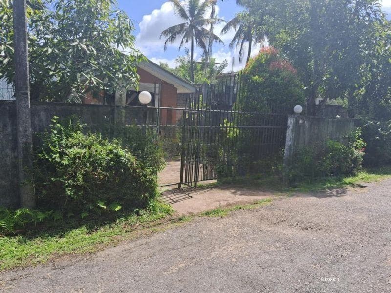 Land for sale in Battaramulla (with old house)