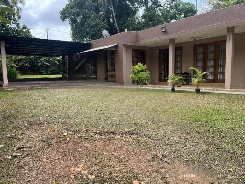 Spacious House and a Garden for Sale in Jayanthipura, Battaramulla