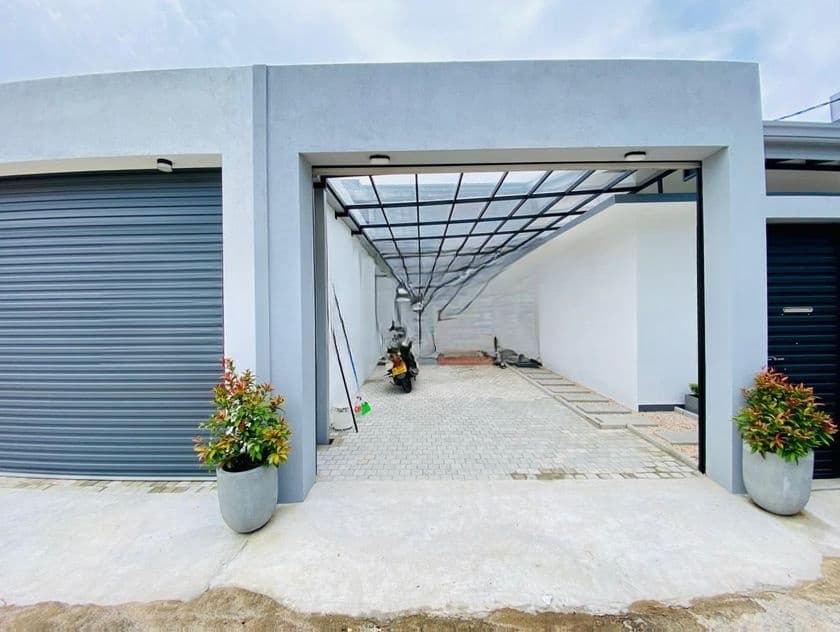 3 Bedroom Home for Sale in Athurugiriya