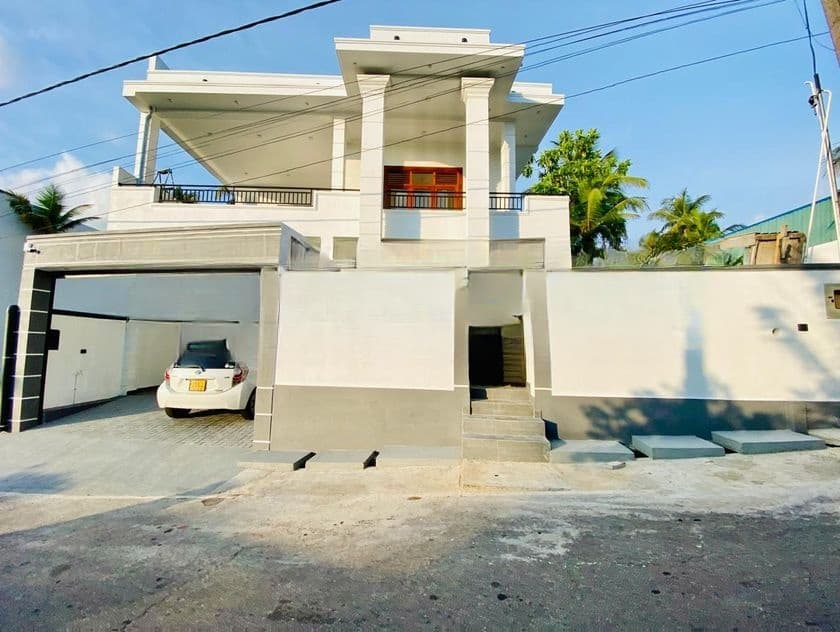 HAS206 - 2 Storey Modern Luxury House for Sale in Piliyandala