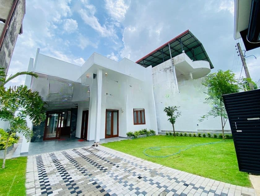 Brand New Luxury House for Sale – Athurugiriya
