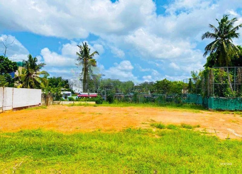 Water Front Land For Sale in Pelawatta