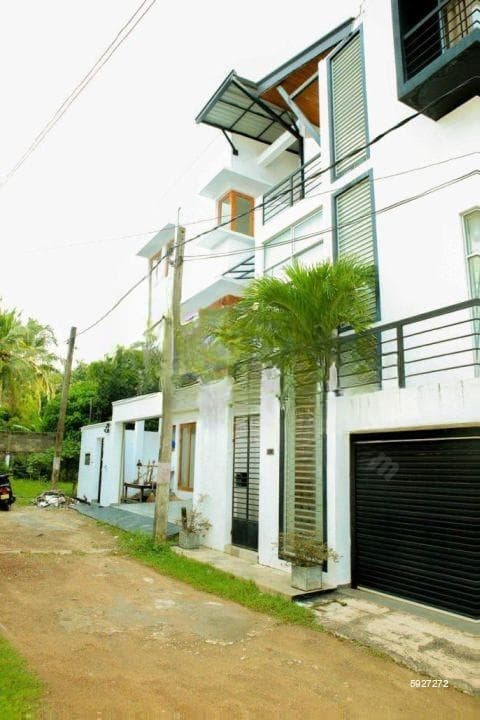 4 Bedroom house for rent in Mount Lavinia for Rs. 2.30 lakhs (Per Month)