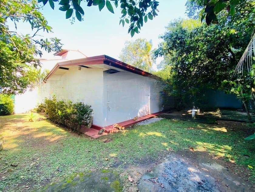 Livable House with 20P at Land Value Close to Admin City Battaramulla