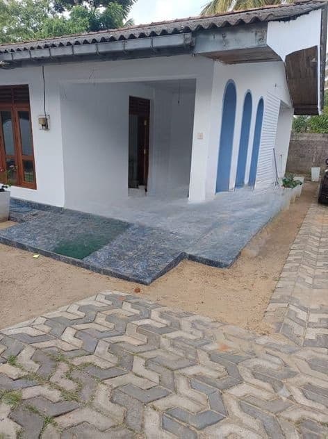 Semi Furnished Commercial Property for Rent in Kadawatha