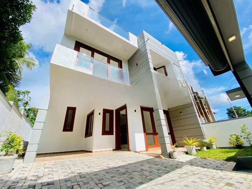 Luxury 4-Bedroom Modern Home Athurugiriya