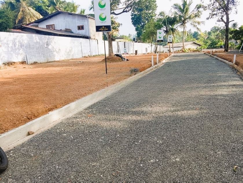 පිළියන්දල නගරයට ලගින්ම බටකෑත්තර අගනා බිම් කොටස්